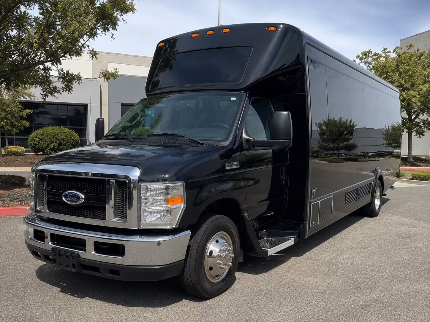 Everett Prom & Homecoming Transportation party bus exterior