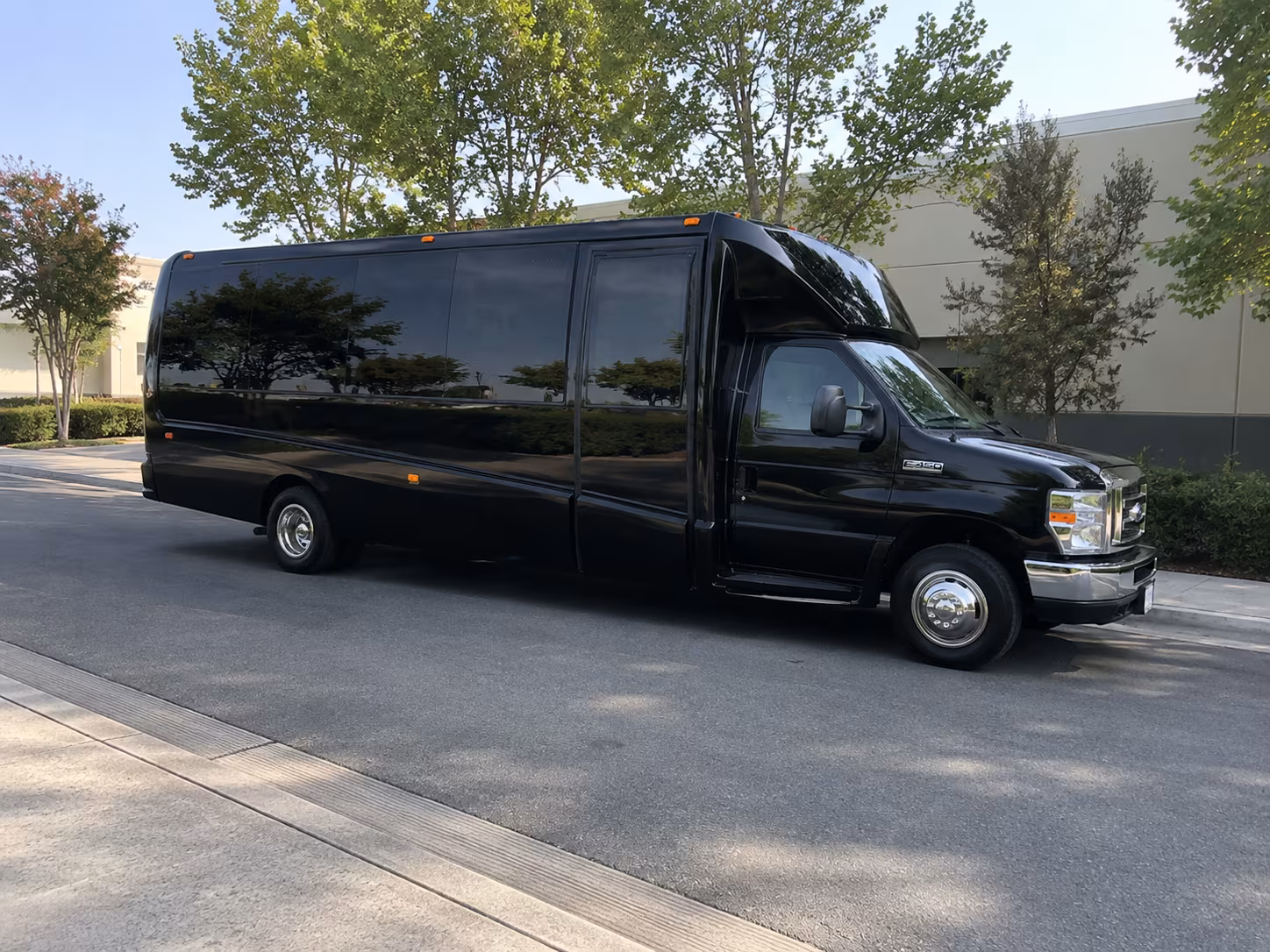 Everett Winery Tour & Pub Crawl Transportation party bus exterior